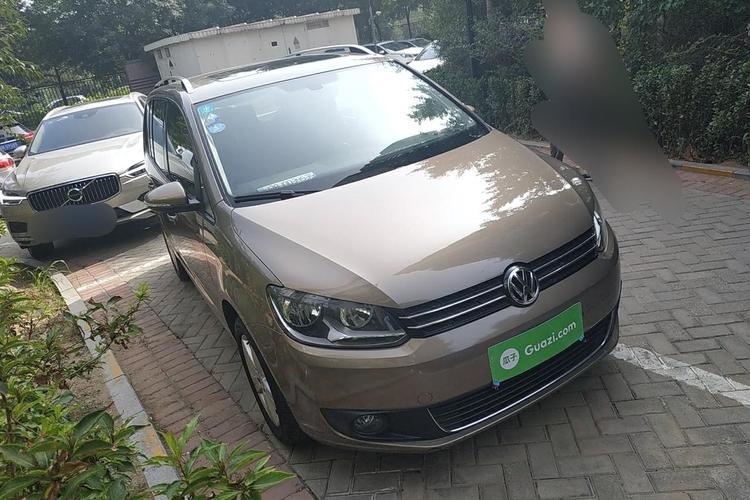 Used Volkswagen Touran 2015 1.4T DSG Comfort Edition 5 Seats Front Right 45 Deg