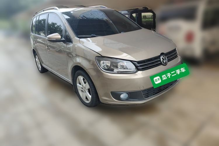 Used Volkswagen Touran 2015 1.4T Manual Comfort Edition 5-Seater Front Right 45 Deg