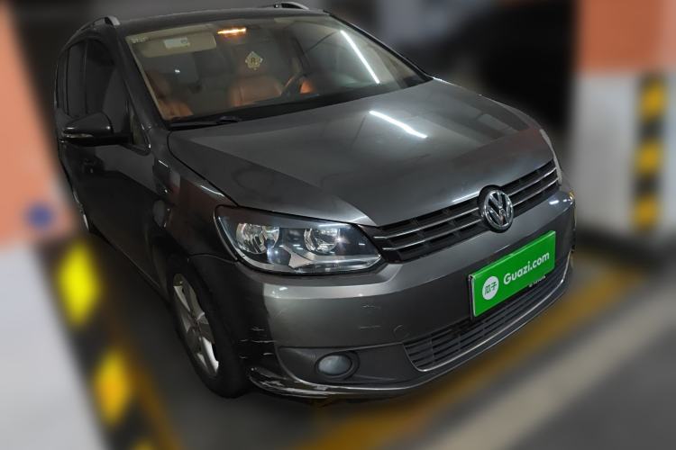Used Volkswagen Touran 2015 1.4T Manual Comfort Edition 5-Seater Front Right 45 Deg