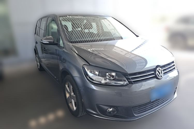 Used Volkswagen Touran 2015 1.4T Manual Fashion Edition 5-Seater Front Right 45 Deg