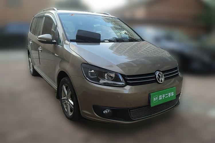 Used Volkswagen Touran 2015 1.4T DSG Comfort Edition 5 Seats Front Right 45 Deg