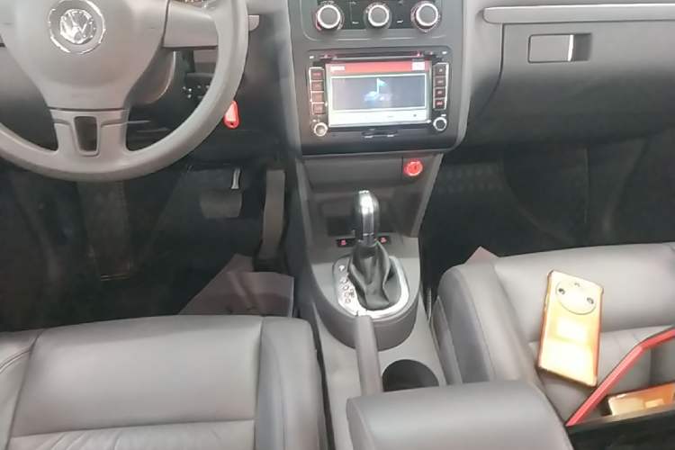 Used Volkswagen Touran 2015 1.4T DSG Comfort Edition 5 Seats Gear Lever