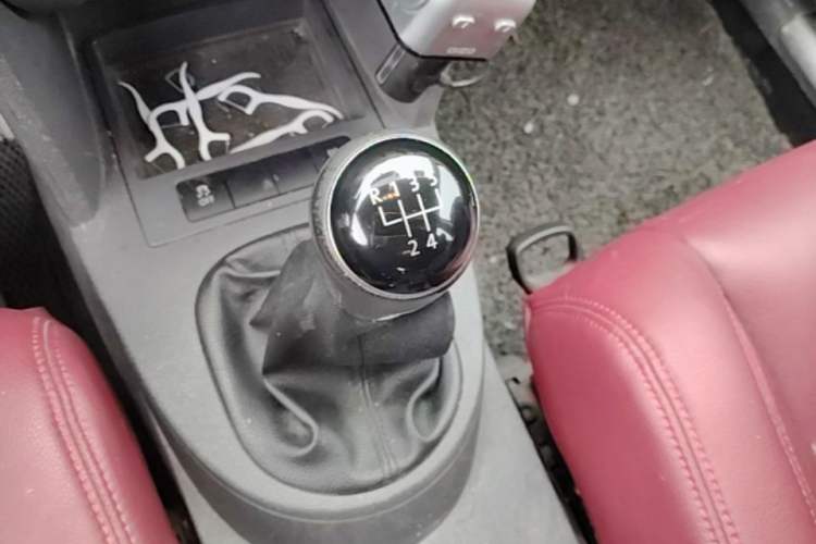 Used Volkswagen Touran 2015 1.4T Manual Fashion Edition 5-Seater Gear Lever