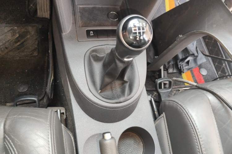 Used Volkswagen Touran 2015 1.4T Manual Comfort Edition 5-Seater Gear Lever