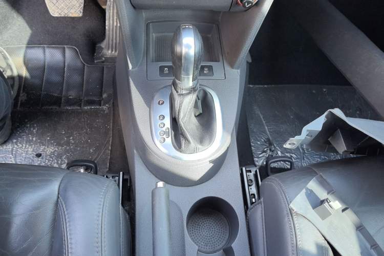 Used Volkswagen Touran 2015 1.4T DSG Comfort Edition 5 Seats Gear Lever