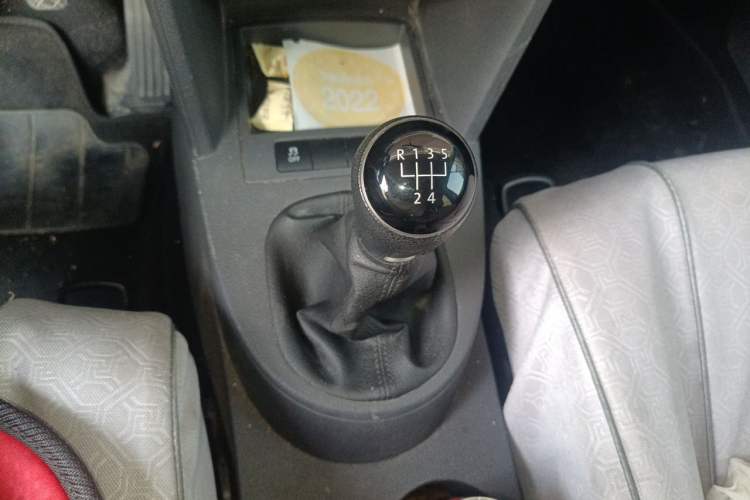 Used Volkswagen Touran 2015 1.4T Manual Fashion Edition 5-Seater Gear Lever