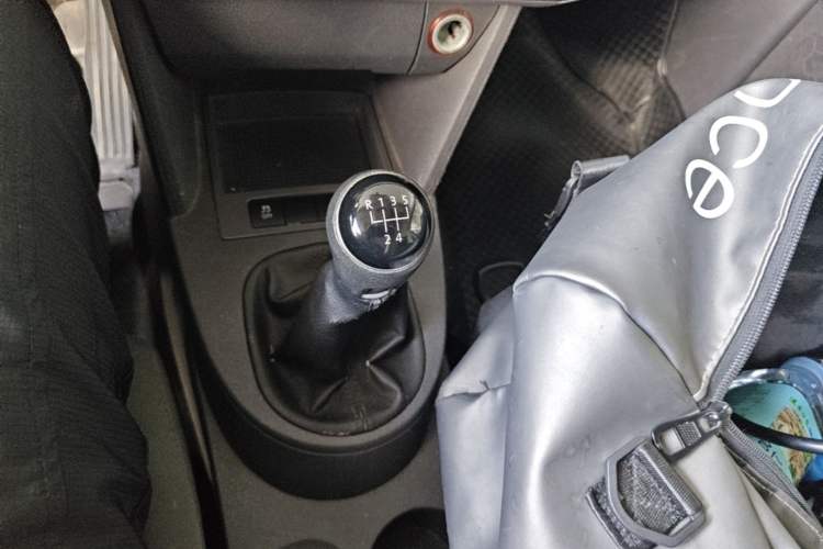 Used Volkswagen Touran 2015 1.4T Manual Fashion Edition 5-Seater Gear Lever