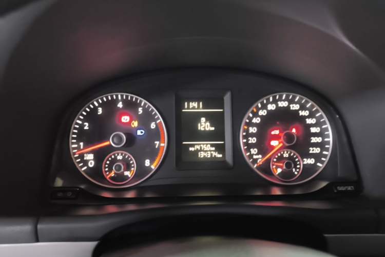 Used Volkswagen Touran 2015 1.4T Manual Comfort Edition 5-Seater Instrument Cluster