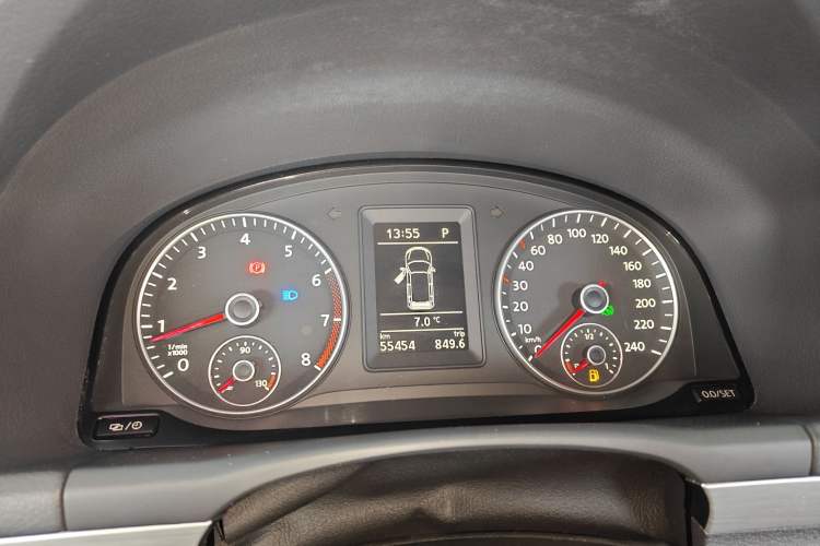 Used Volkswagen Touran 2015 1.4T DSG Luxury Edition 5-Seater Instrument Cluster