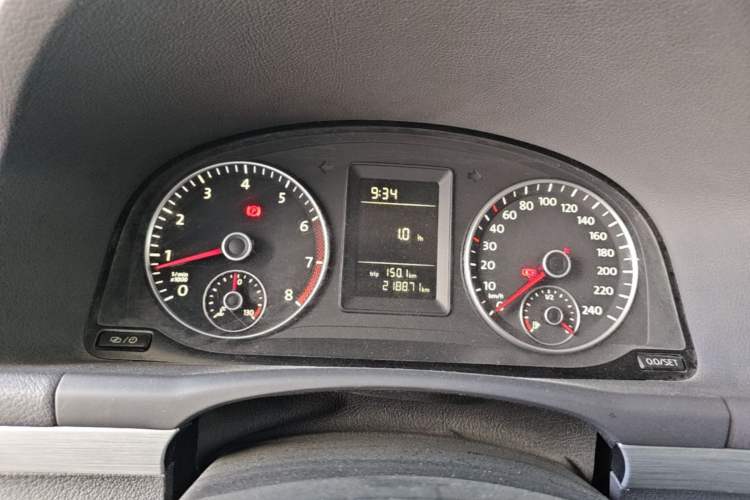 Used Volkswagen Touran 2015 1.4T Manual Fashion Edition 5-Seater Instrument Cluster