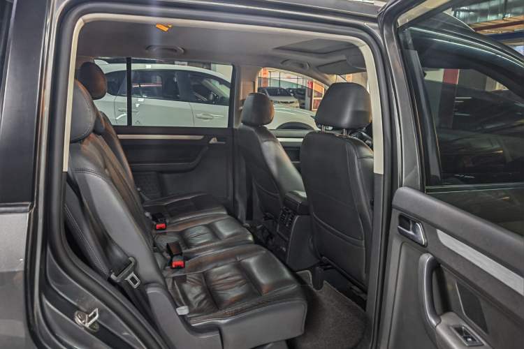 Used Volkswagen Touran 2015 1.4T Manual Comfort Edition 5-Seater Interior 3