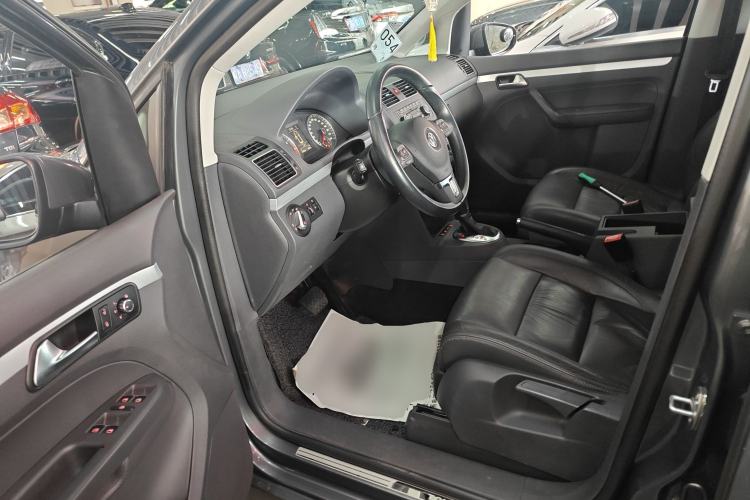 Used Volkswagen Touran 2015 1.4T DSG Luxury Edition 5-Seater Interior 3