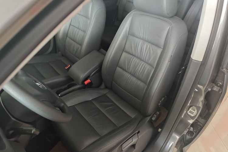 Used Volkswagen Touran 2015 1.4T DSG Comfort Edition 5 Seats Interior 5