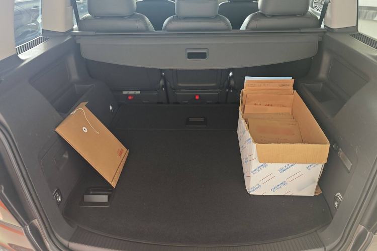 Used Volkswagen Touran 2015 1.4T DSG Comfort Edition 5 Seats Interior 6