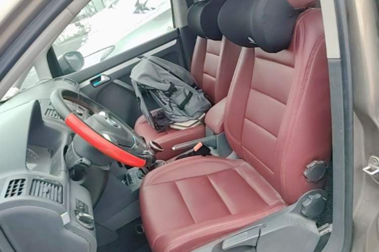 Used Volkswagen Touran 2015 1.4T Manual Fashion Edition 5-Seater Left Front Seat