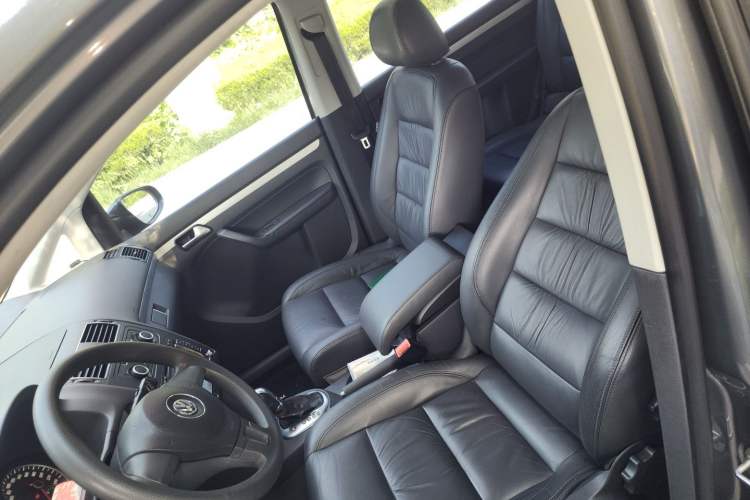 Used Volkswagen Touran 2015 1.4T DSG Comfort Edition 5 Seats Left Front Seat