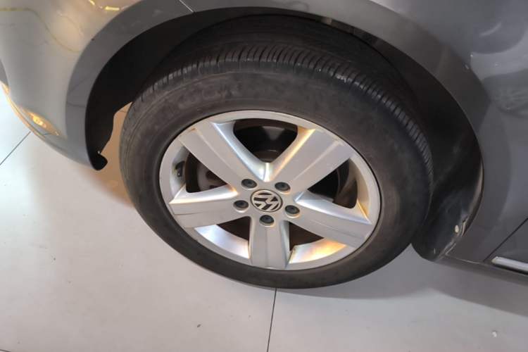 Used Volkswagen Touran 2015 1.4T Manual Comfort Edition 5-Seater Left Front Wheel Hub