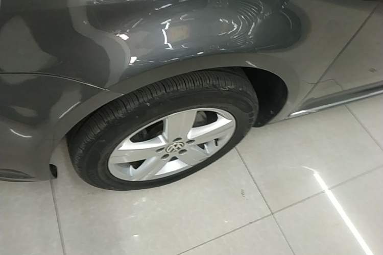 Used Volkswagen Touran 2015 1.4T DSG Comfort Edition 5 Seats Left Front Wheel Hub