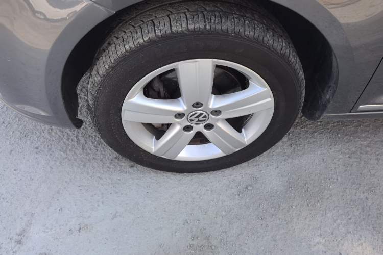 Used Volkswagen Touran 2015 1.4T DSG Comfort Edition 5 Seats Left Front Wheel Hub