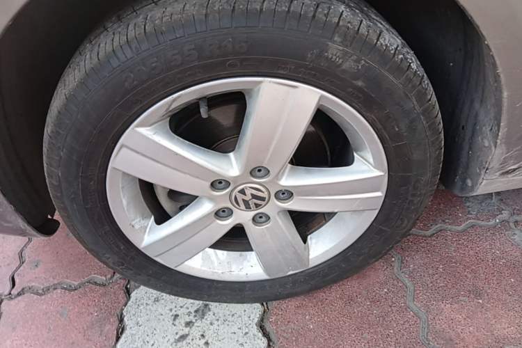 Used Volkswagen Touran 2015 1.4T DSG Comfort Edition 5 Seats Left Front Wheel Hub