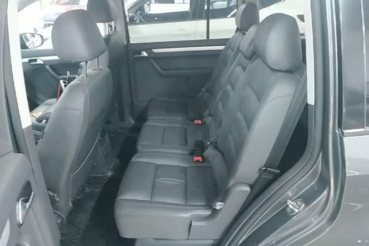 Used Volkswagen Touran 2015 1.4T DSG Comfort Edition 5 Seats Left Rear Seat