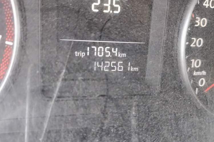 Used Volkswagen Touran 2015 1.4T Manual Fashion Edition 5-Seater Odometer Close Up