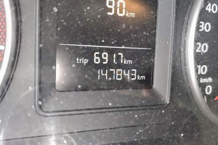 Used Volkswagen Touran 2015 1.4T DSG Comfort Edition 5 Seats Odometer Close Up