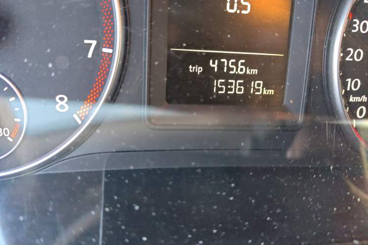 Used Volkswagen Touran 2015 1.4T DSG Comfort Edition 5 Seats Odometer Close Up
