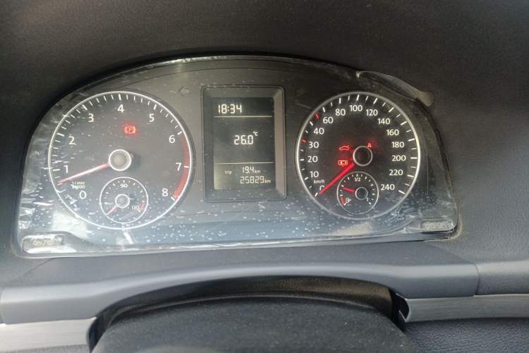 Used Volkswagen Touran 2015 1.4T Manual Fashion Edition 5-Seater Odometer Close Up