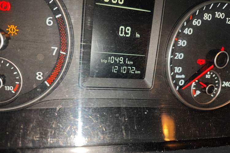 Used Volkswagen Touran 2015 1.4T Manual Comfort Edition 5-Seater Odometer Close Up