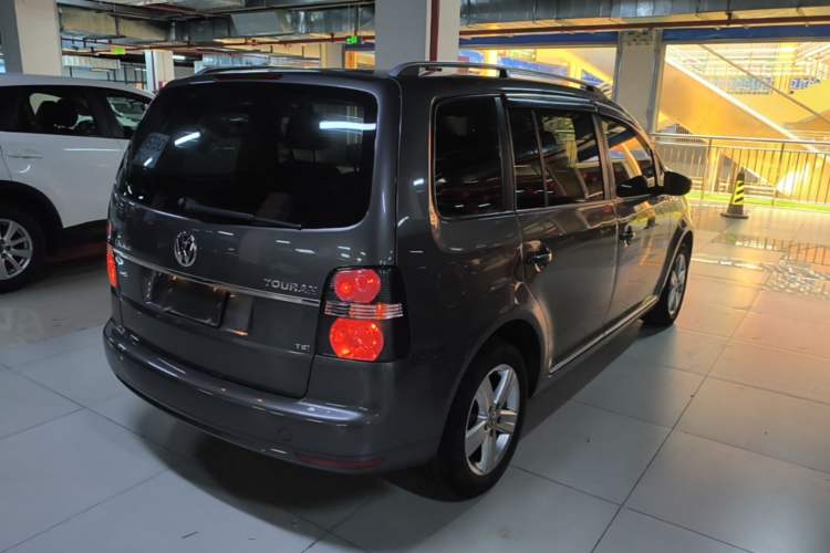 Used Volkswagen Touran 2015 1.4T Manual Comfort Edition 5-Seater Rear Right 45 Deg