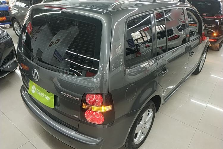 Used Volkswagen Touran 2015 1.4T DSG Comfort Edition 5 Seats Rear Right 45 Deg