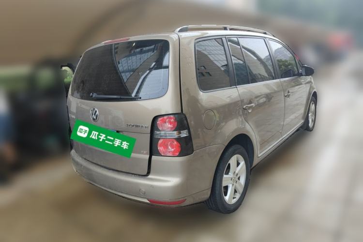 Used Volkswagen Touran 2015 1.4T Manual Comfort Edition 5-Seater Rear Right 45 Deg