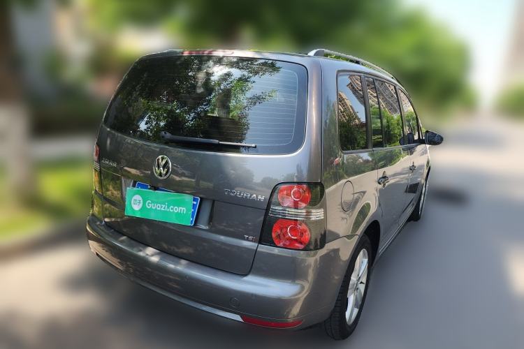 Used Volkswagen Touran 2015 1.4T DSG Comfort Edition 5 Seats Rear Right 45 Deg