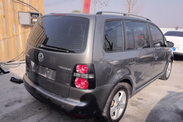 Used Volkswagen Touran 2015 1.4T DSG Comfort Edition 5 Seats Rear Right 45 Deg