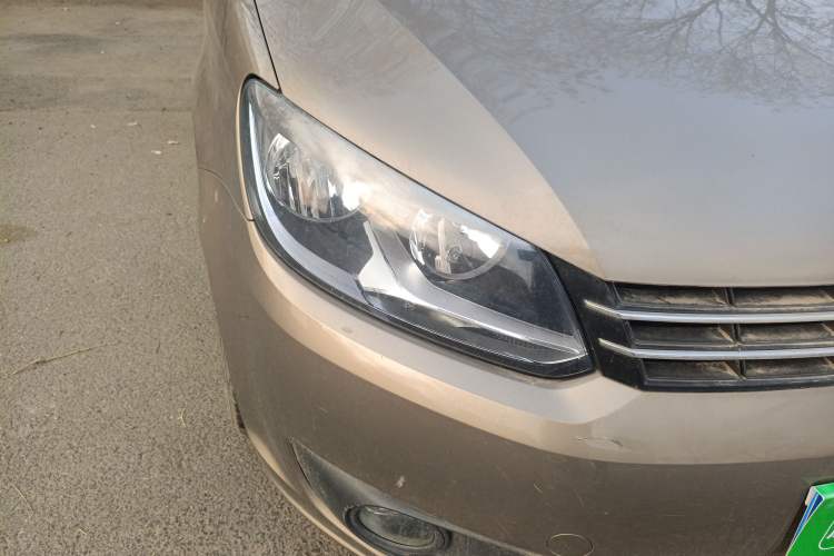Used Volkswagen Touran 2015 1.4T Manual Fashion Edition 5-Seater Right Front Headlight