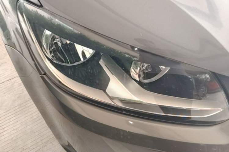 Used Volkswagen Touran 2015 1.4T DSG Comfort Edition 5 Seats Right Front Headlight