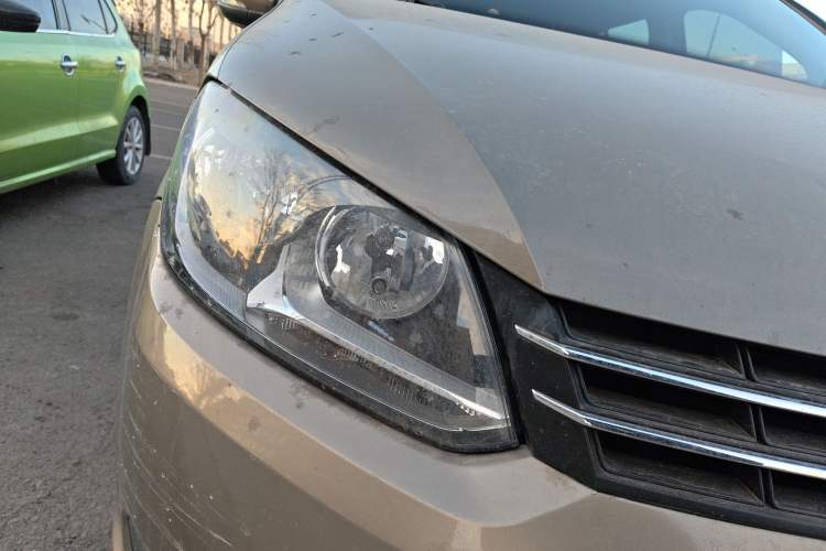 Used Volkswagen Touran 2015 1.4T DSG Comfort Edition 5 Seats Right Front Headlight