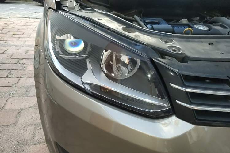 Used Volkswagen Touran 2015 1.4T DSG Comfort Edition 5 Seats Right Front Headlight