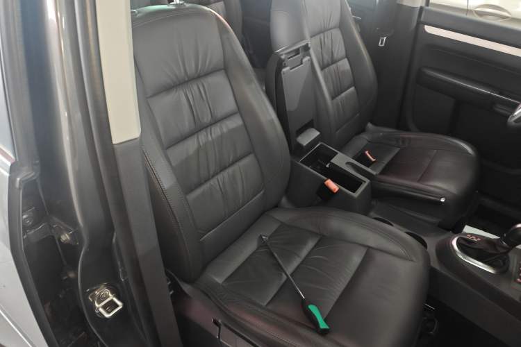 Used Volkswagen Touran 2015 1.4T DSG Luxury Edition 5-Seater Right Front Seat