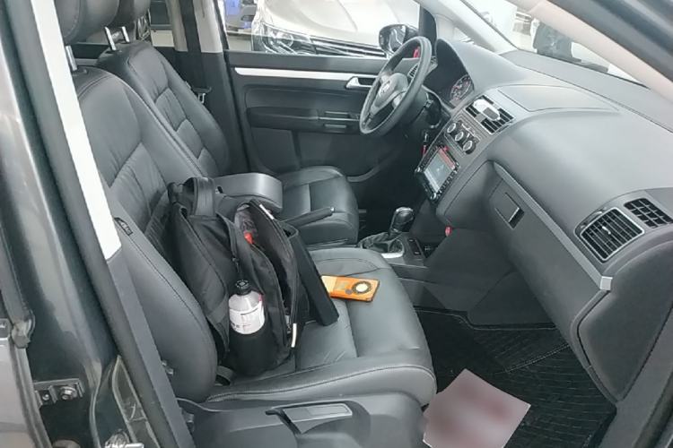 Used Volkswagen Touran 2015 1.4T DSG Comfort Edition 5 Seats Right Front Seat
