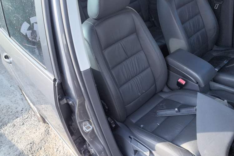 Used Volkswagen Touran 2015 1.4T DSG Comfort Edition 5 Seats Right Front Seat