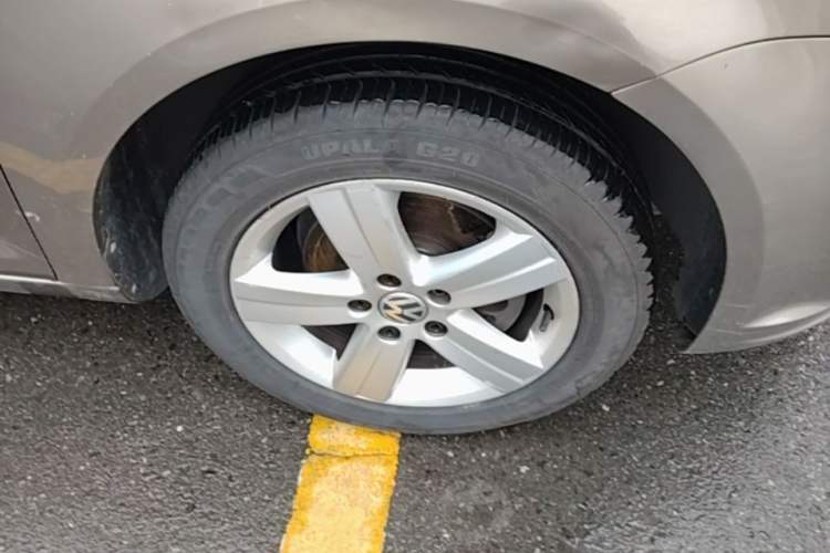 Used Volkswagen Touran 2015 1.4T Manual Fashion Edition 5-Seater Right Front Wheel Hub