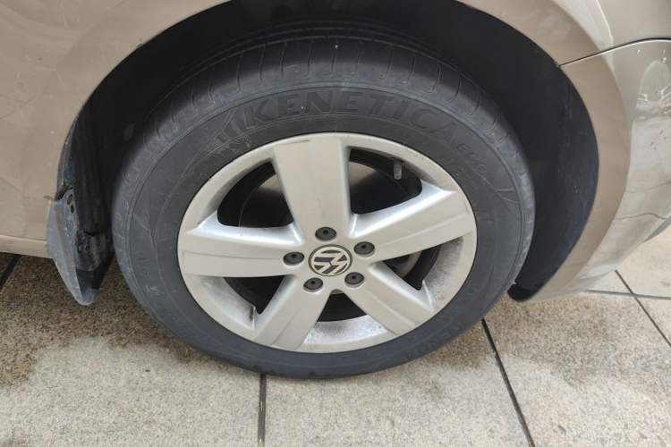 Used Volkswagen Touran 2015 1.4T Manual Comfort Edition 5-Seater Right Front Wheel Hub