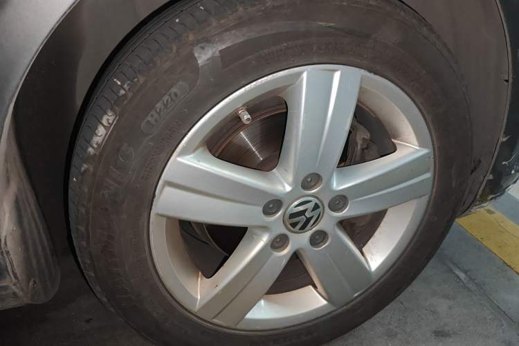 Used Volkswagen Touran 2015 1.4T Manual Comfort Edition 5-Seater Right Front Wheel Hub