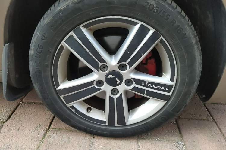 Used Volkswagen Touran 2015 1.4T DSG Comfort Edition 5 Seats Right Front Wheel Hub