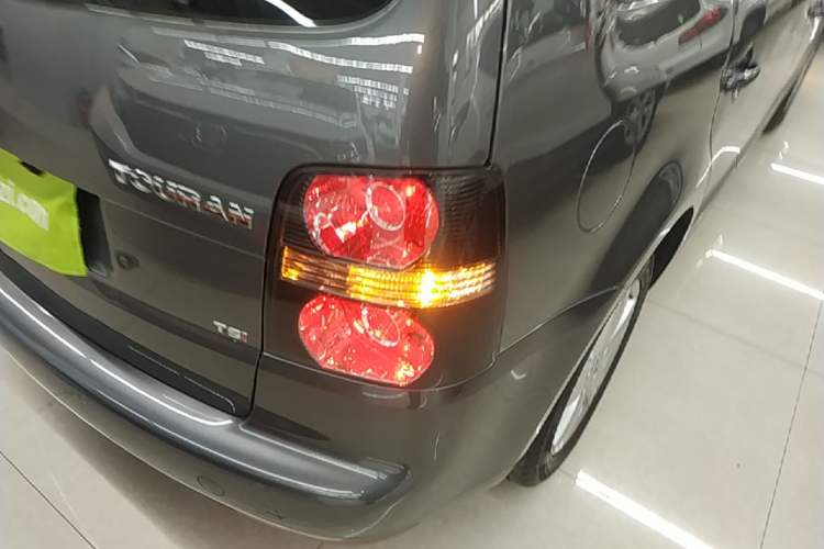 Used Volkswagen Touran 2015 1.4T DSG Comfort Edition 5 Seats Right Rear Taillight