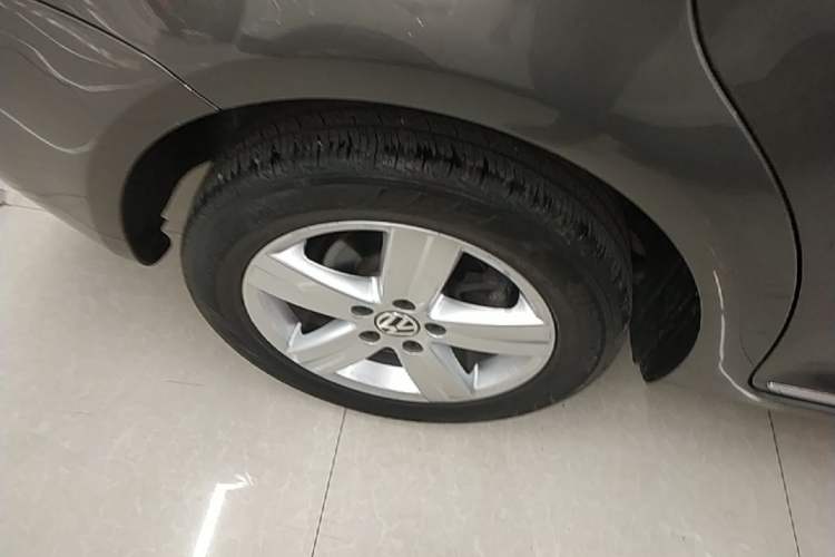 Used Volkswagen Touran 2015 1.4T DSG Comfort Edition 5 Seats Right Rear Wheel Hub