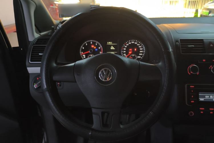 Used Volkswagen Touran 2015 1.4T Manual Comfort Edition 5-Seater Steering Wheel