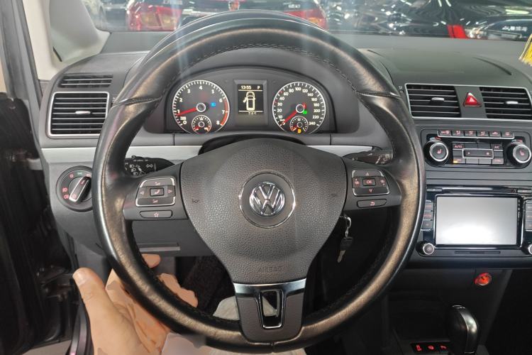 Used Volkswagen Touran 2015 1.4T DSG Luxury Edition 5-Seater Steering Wheel